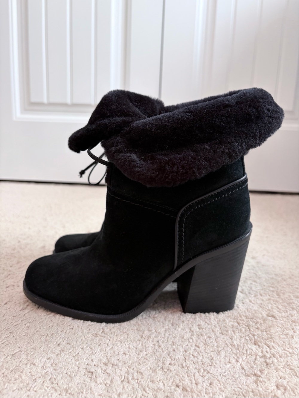 UGG Jerene Black Suede Shearling Lined Fold Over Heeled Ankle Boots Women's Sz 8